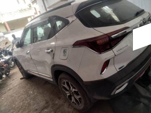 https://images10.gaadi.com/usedcar_image/4638284/original/processed_afa64c96-3d95-4351-b9c6-a2f5ac5cc508.jpeg?imwidth=6402