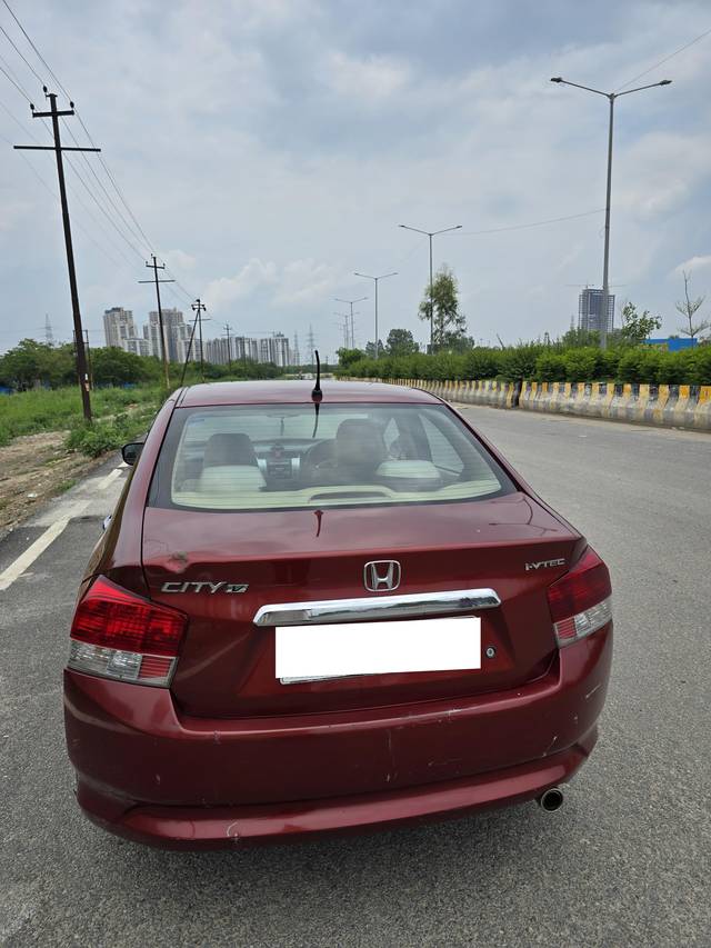 https://images10.gaadi.com/usedcar_image/4638311/original/processed_9e097f4d-10ab-43f4-8de0-f9edff8289f9.jpg?imwidth=6401