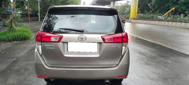 https://images10.gaadi.com/usedcar_image/4638345/original/processed_57f8bca36f093d943e0ff2313cdcaed7.jpg?imwidth=6402