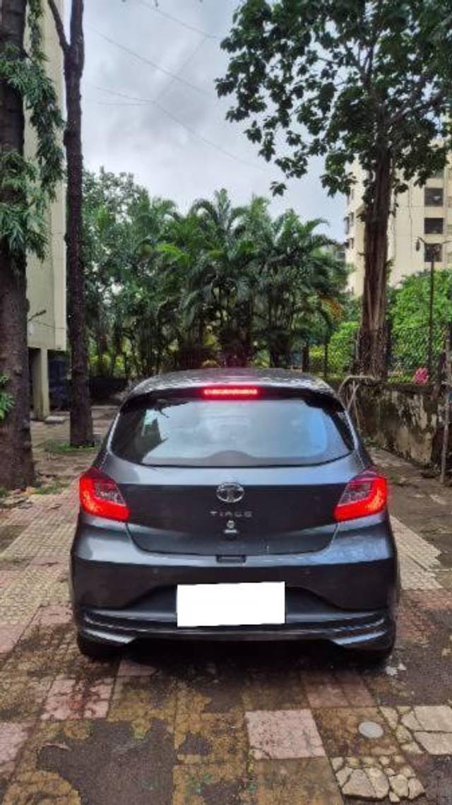 https://images10.gaadi.com/usedcar_image/4638350/original/processed_3757f624-b130-4aa0-9f3b-10f1e32512a9.jpg?imwidth=6402