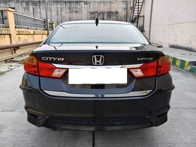 https://images10.gaadi.com/usedcar_image/4638351/original/processed_06314b0a26fa3fca727ef27fa258d1d7.jpg?imwidth=6401