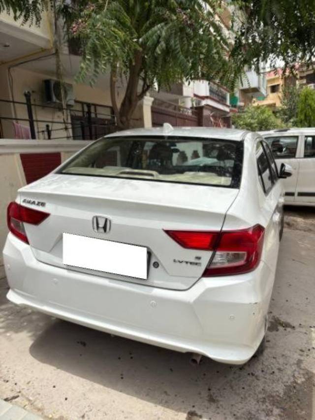 https://images10.gaadi.com/usedcar_image/4638470/original/processed_747a6773-e47c-4bd9-8b16-17cea983f9a1.jpg?imwidth=6401