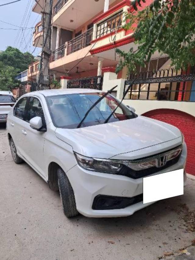 https://images10.gaadi.com/usedcar_image/4638470/original/processed_b68499fb-7805-44e6-a92e-869aa739141d.jpg?imwidth=6400