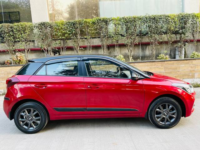 https://images10.gaadi.com/usedcar_image/4638474/original/7f815b0aefcf35167af788690a29dc96.jpg?imwidth=6401