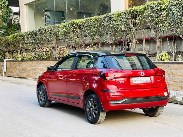https://images10.gaadi.com/usedcar_image/4638474/original/processed_16aa8457df2493a81acb45eac03e5db8.jpg?imwidth=6402