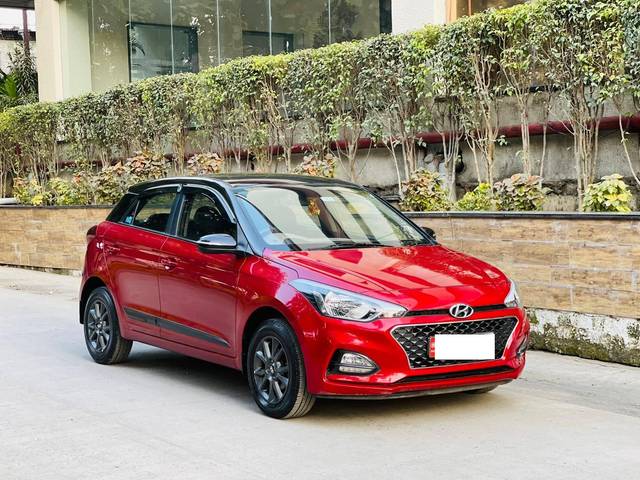 https://images10.gaadi.com/usedcar_image/4638474/original/processed_66d8fbde5fa53a8dd9d679366e3ca1f6.jpg?imwidth=6400
