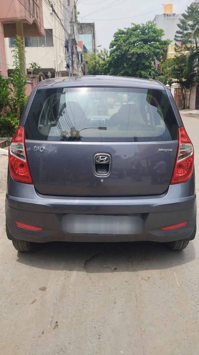https://images10.gaadi.com/usedcar_image/4638574/original/processed_ba68c764dad5dfae133554e239c7e688.jpg?imwidth=6402