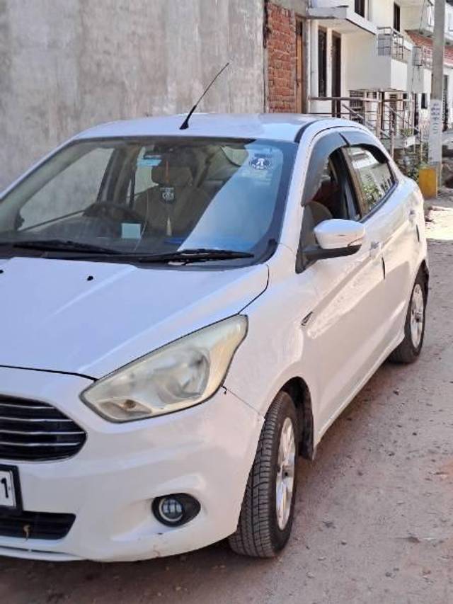 https://images10.gaadi.com/usedcar_image/4638582/original/processed_a1cab58e-45e8-4151-89bd-12a21a8dbcbf.jpg?imwidth=6400