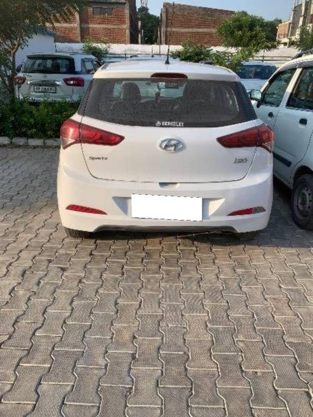 https://images10.gaadi.com/usedcar_image/4638592/original/processed_5a11a3fb-431a-4de2-9cd5-2dd50e3b36c4.jpeg?imwidth=6401