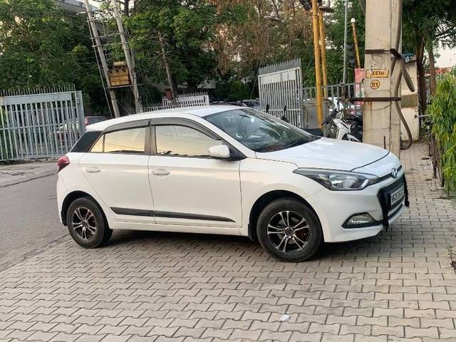 https://images10.gaadi.com/usedcar_image/4638592/original/processed_bec26fc4-ae85-4e9a-ab6a-fae96b5e592d.jpeg?imwidth=6400