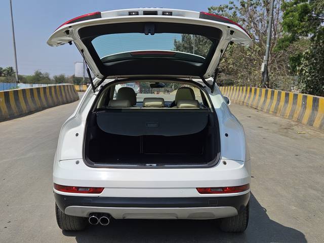 https://images10.gaadi.com/usedcar_image/4638596/original/f258fd7e3dbb82e44286970256f44bff.jpg?imwidth=6402