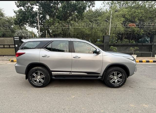 https://images10.gaadi.com/usedcar_image/4638615/original/51de77c5232bfd05e0a4f00c68a3784f.jpg?imwidth=6401