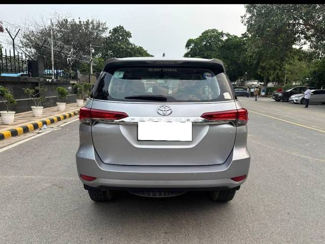 https://images10.gaadi.com/usedcar_image/4638615/original/processed_3c2ab7221c9618456af3eeb007660b70.jpg?imwidth=6402