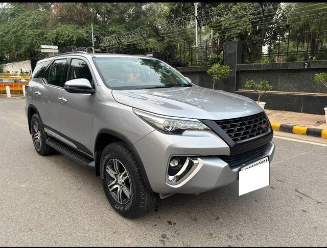 https://images10.gaadi.com/usedcar_image/4638615/original/processed_ffb1be99589229a4ff33f9af51eead0c.jpg?imwidth=6400