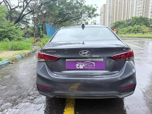 https://images10.gaadi.com/usedcar_image/4638620/original/processed_24efaeb9b7dfe2286c6373c94bcaec8a.jpg?imwidth=6402