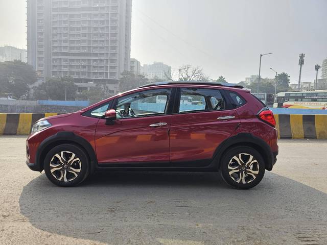 https://images10.gaadi.com/usedcar_image/4638640/original/processed_a58f20368f49ad33be0171f9be17dc22.jpg?imwidth=6402