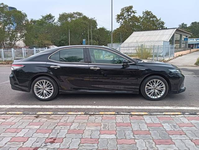 https://images10.gaadi.com/usedcar_image/4638647/original/processed_a1d8cb540a6f023f460cc9cfd9013c01.jpg?imwidth=6401