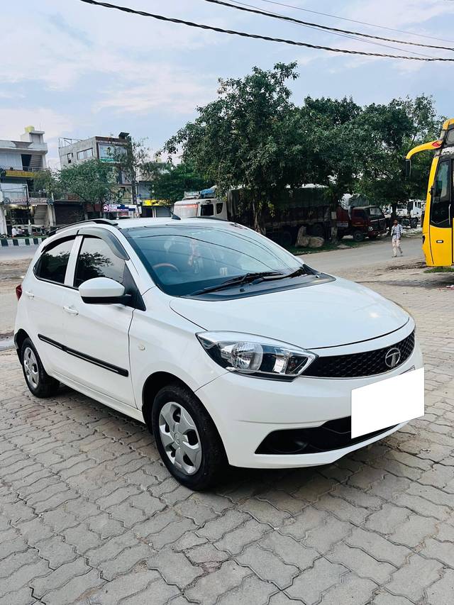 https://images10.gaadi.com/usedcar_image/4638654/original/processed_cc56ec5c0d407343903188f70ef1ec87.jpg?imwidth=6400