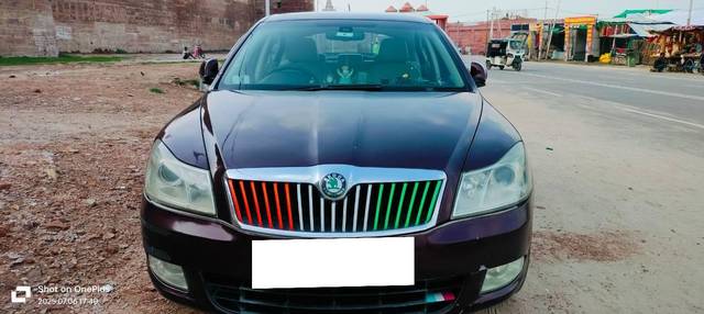 https://images10.gaadi.com/usedcar_image/4638683/original/processed_16dfbb85-3f7d-4b9c-a325-6f2c64a451e6.jpg?imwidth=6402