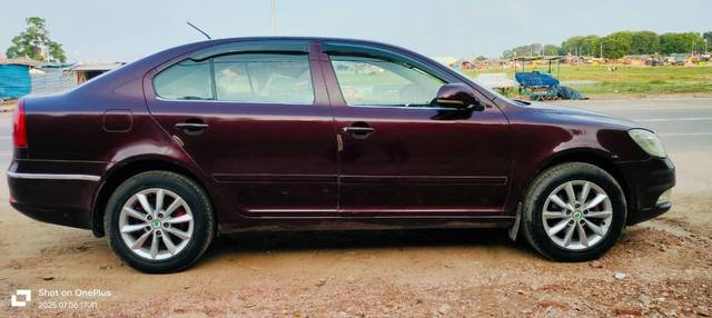 https://images10.gaadi.com/usedcar_image/4638683/original/processed_48da3a26-db3e-4044-a6d5-8a24629493be.jpg?imwidth=6400