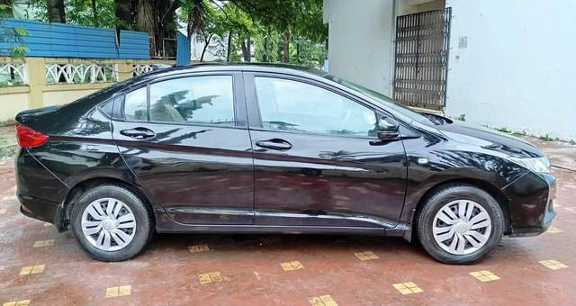 https://images10.gaadi.com/usedcar_image/4638707/original/processed_6e16964d16b58a99e8f3531a4ff3dbac.jpeg?imwidth=6401