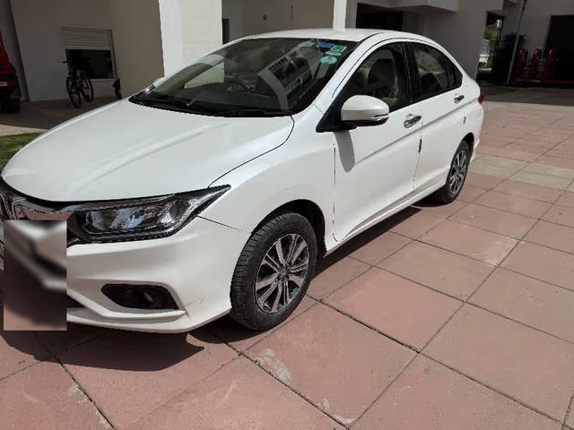 https://images10.gaadi.com/usedcar_image/4638737/original/538bdfda-69a5-4276-b081-34d9c15e40d4.png?imwidth=6400