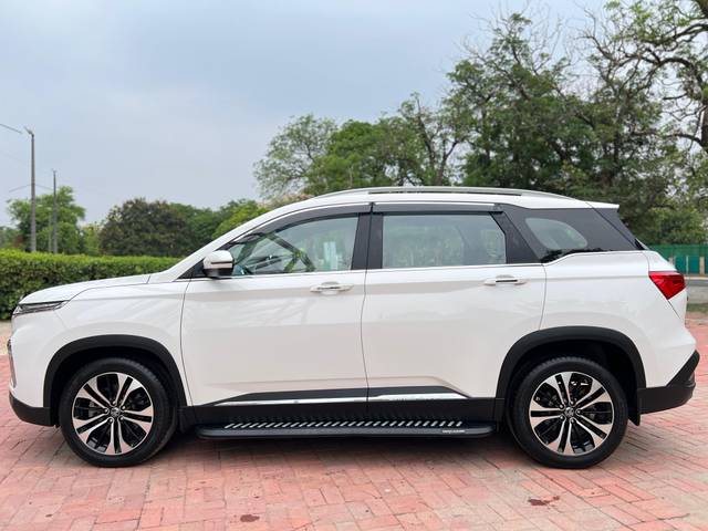 https://images10.gaadi.com/usedcar_image/4638751/original/3043e6caa09d5de7bf05632630813b5a.jpg?imwidth=6402