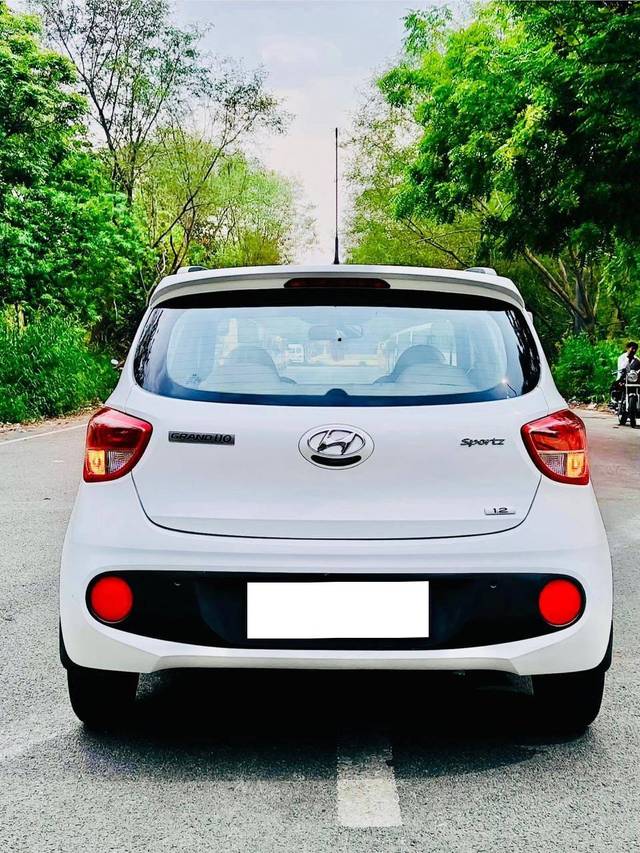 https://images10.gaadi.com/usedcar_image/4638753/original/processed_b86e08a1ff05af39e97edcaff19d0927.jpg?imwidth=6402