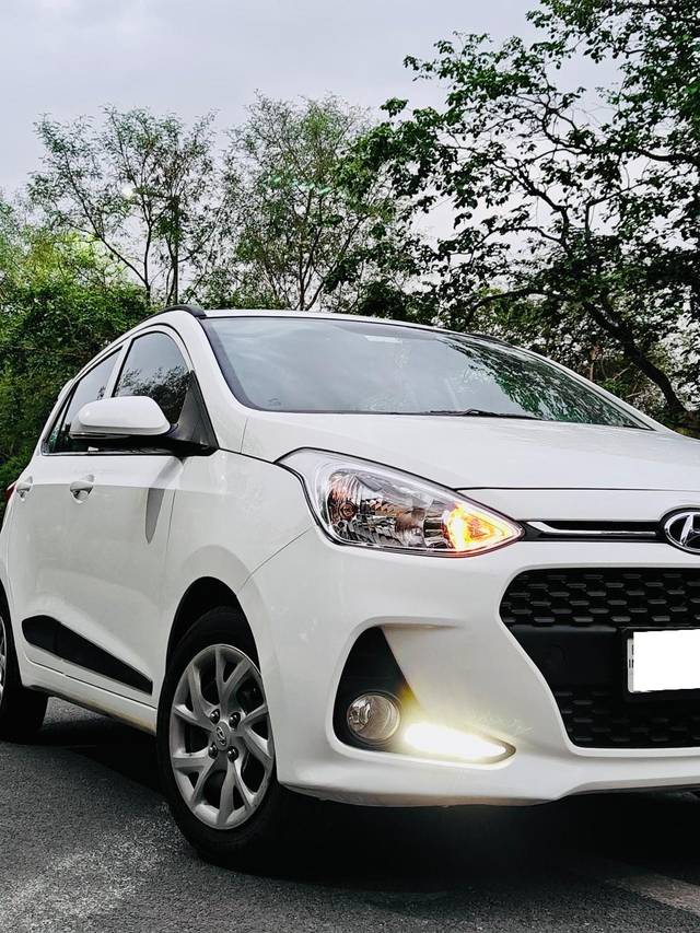 https://images10.gaadi.com/usedcar_image/4638753/original/processed_e67d8e9487aac10141f9a4427e40d44b.jpg?imwidth=6400