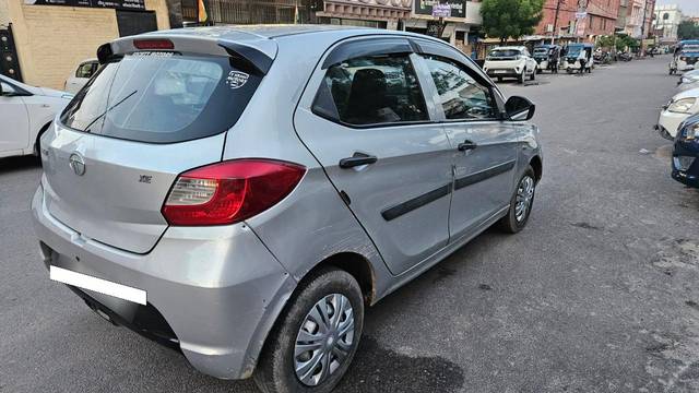 https://images10.gaadi.com/usedcar_image/4638768/original/processed_62b85fe6862353cc1ab183d5fc1aeaef.jpg?imwidth=6401