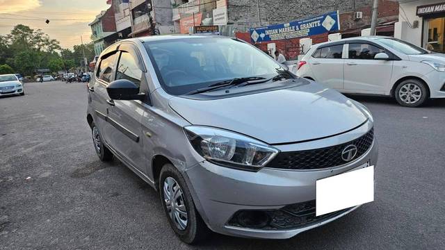 https://images10.gaadi.com/usedcar_image/4638768/original/processed_b5850e74b020ffafdf3ff58021ee8b96.jpg?imwidth=6400