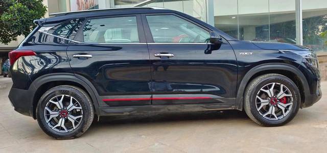 https://images10.gaadi.com/usedcar_image/4638772/original/processed_a0bdb8067dea2353433f893b17226876.jpeg?imwidth=6401