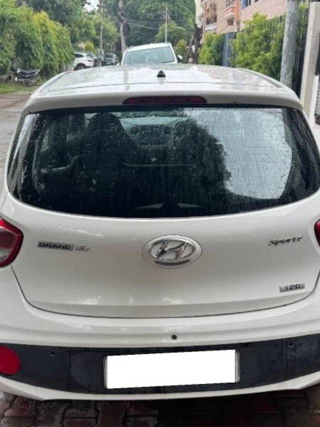 https://images10.gaadi.com/usedcar_image/4638783/original/processed_1fb3610b-b6b2-4a06-8d03-869ca78f8fb3.jpeg?imwidth=6401