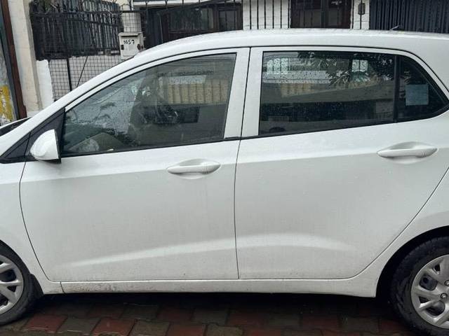 https://images10.gaadi.com/usedcar_image/4638783/original/processed_8f290b05-ff6e-453f-89b7-422209db29d0.jpeg?imwidth=6402