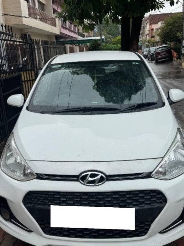 https://images10.gaadi.com/usedcar_image/4638783/original/processed_b3cd9352-ef46-407b-8bd5-d55a1a3a4ed4.jpeg?imwidth=6400