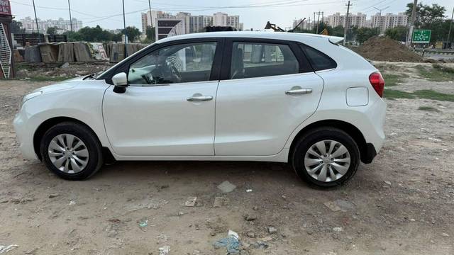 https://images10.gaadi.com/usedcar_image/4638791/original/processed_1194a55a0dbb95bb234e7e1537e34cf8.jpg?imwidth=6402