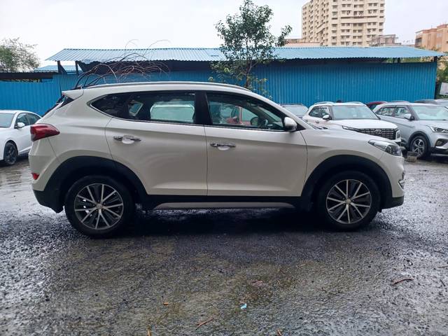 https://images10.gaadi.com/usedcar_image/4638794/original/5c8572b1aff68b00f4cd12db21d9b772.jpeg?imwidth=6401