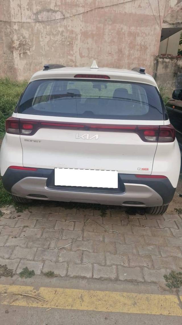 https://images10.gaadi.com/usedcar_image/4638838/original/processed_2c001f78-5231-47f0-bc83-2c88c9d1eb83.jpg?imwidth=6400