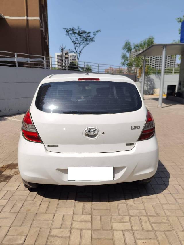 https://images10.gaadi.com/usedcar_image/4638851/original/processed_420e62e4-407f-49a6-98af-25ddadd48a70.jpg?imwidth=6401