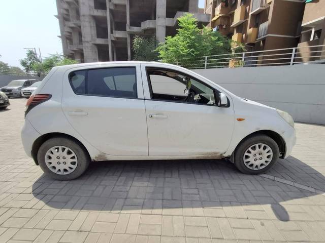https://images10.gaadi.com/usedcar_image/4638851/original/processed_91787a56-595a-4807-8d0d-cf32cad4fed7.jpg?imwidth=6400