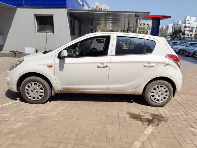 https://images10.gaadi.com/usedcar_image/4638851/original/processed_f2a77a7c-dcc9-4948-8d06-348dc9b66884.jpg?imwidth=6402