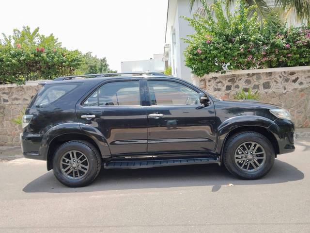 https://images10.gaadi.com/usedcar_image/4638894/original/processed_22ffe430e73675bc94a77492bcbd95ad.jpg?imwidth=6401