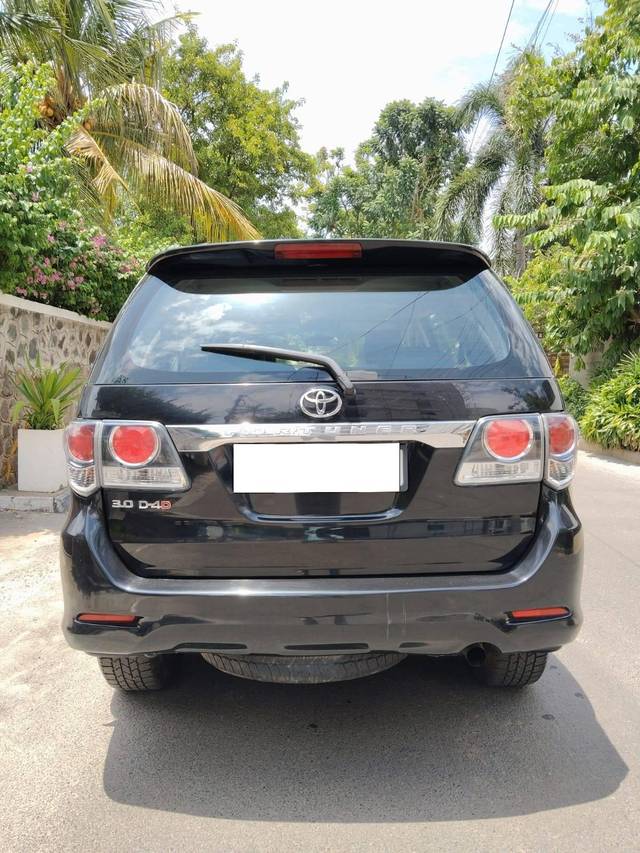 https://images10.gaadi.com/usedcar_image/4638894/original/processed_b562008ea7664afd9269193882b6fb5f.jpg?imwidth=6402