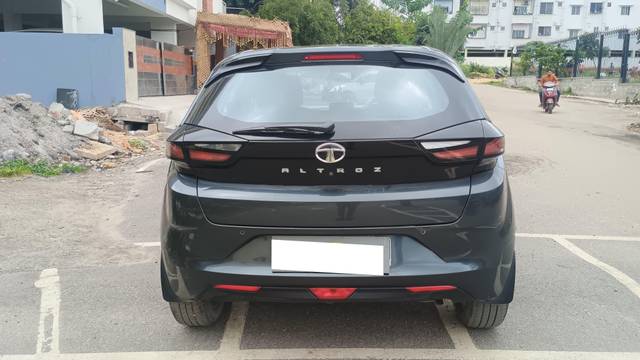 https://images10.gaadi.com/usedcar_image/4638909/original/processed_1b7677c854f6eb4a5dcb345f8f14f8bd.jpg?imwidth=6401