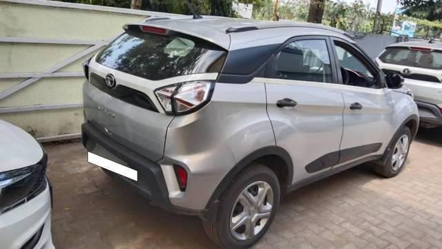 https://images10.gaadi.com/usedcar_image/4638910/original/processed_f8e3b230-efe5-4a5e-8713-80248fd4cc0d.jpeg?imwidth=6402