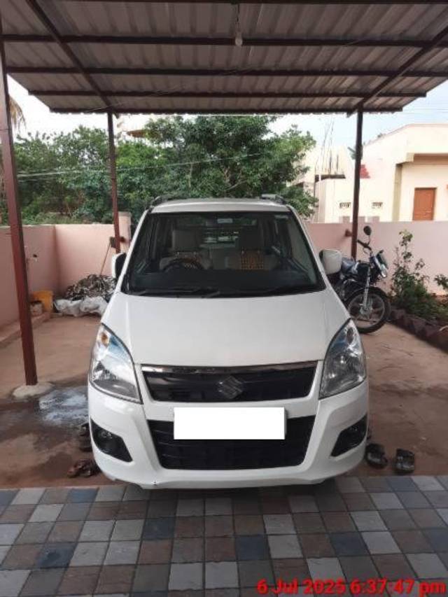 https://images10.gaadi.com/usedcar_image/4638918/original/processed_0d485676-0ce7-4967-a4e8-2b845d1200be.jpg?imwidth=6402