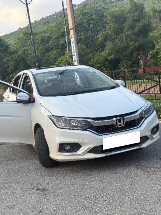 https://images10.gaadi.com/usedcar_image/4638933/original/processed_843e5dff-fd14-4467-b9cd-2a466fa0abda.jpeg?imwidth=6400