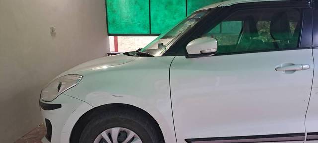 https://images10.gaadi.com/usedcar_image/4638987/original/processed_cc7f65de-e27a-420e-bb27-5e4e6d61721d.jpg?imwidth=6402