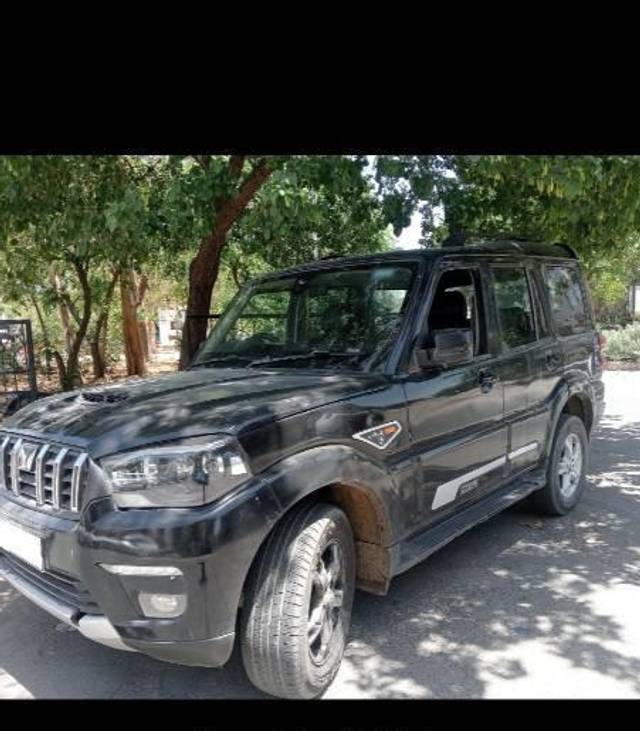 https://images10.gaadi.com/usedcar_image/4638989/original/processed_89ee3212-e292-4024-a127-059fa09e95e2.jpg?imwidth=6402