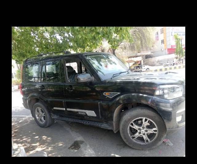 https://images10.gaadi.com/usedcar_image/4638989/original/processed_e98a9d67-505e-443e-80dd-fe7a833f6bb6.jpg?imwidth=6400